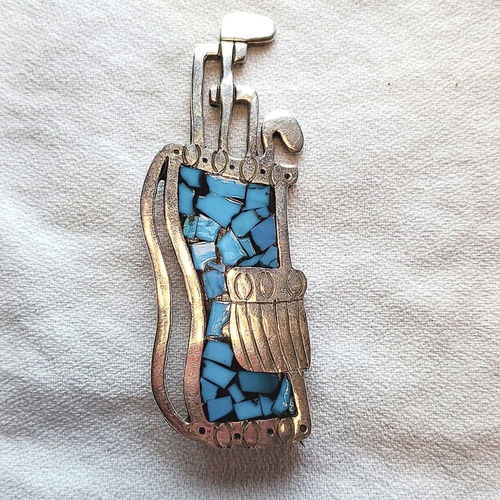 925 Silver Brooch with Turquoise Chips. Golf clubs.